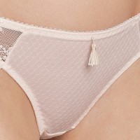 TRIUMPH ELEGANT ANGEL CURVES STRING ΙΒΟΥΑΡ 4